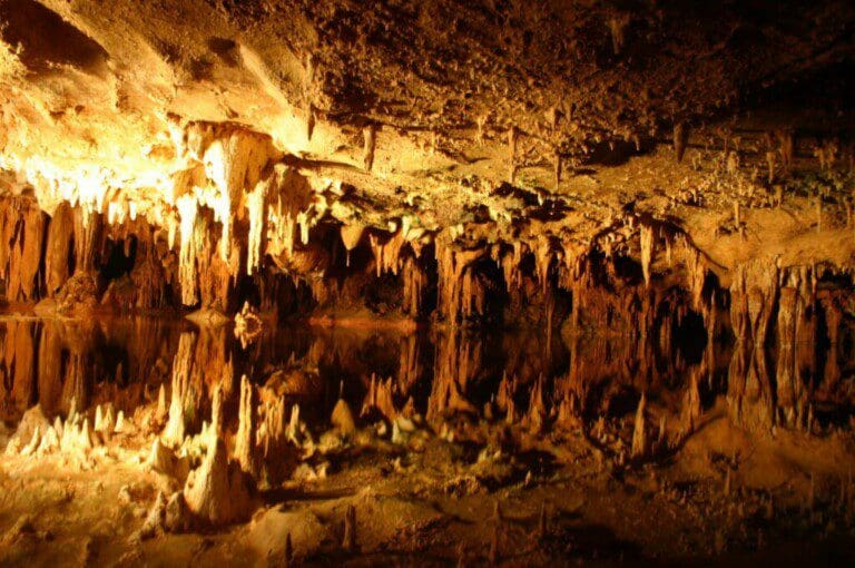 Luray Caverns Reflecting Pool 6863948080 1024x680